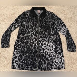 Chicos Size 2 (US Size 12 Large) Full Zip Cheetah Print Sweater Jacket Black